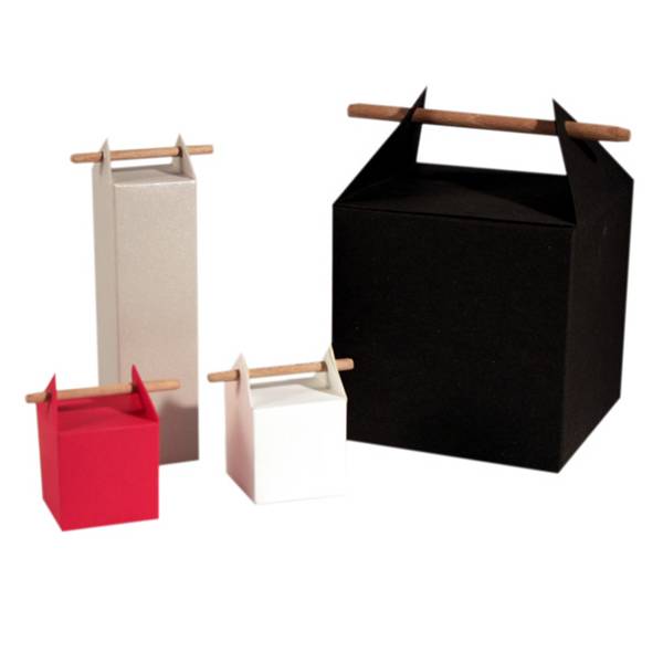 Boîte cube avec tige de bois